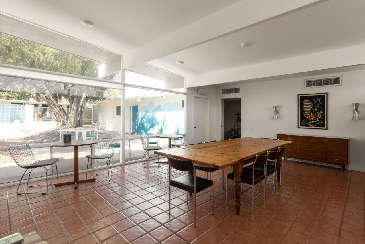 Monkey Tree Hotel By Avantstay Stylish Hotel In Palm Springs W Pool エクステリア 写真
