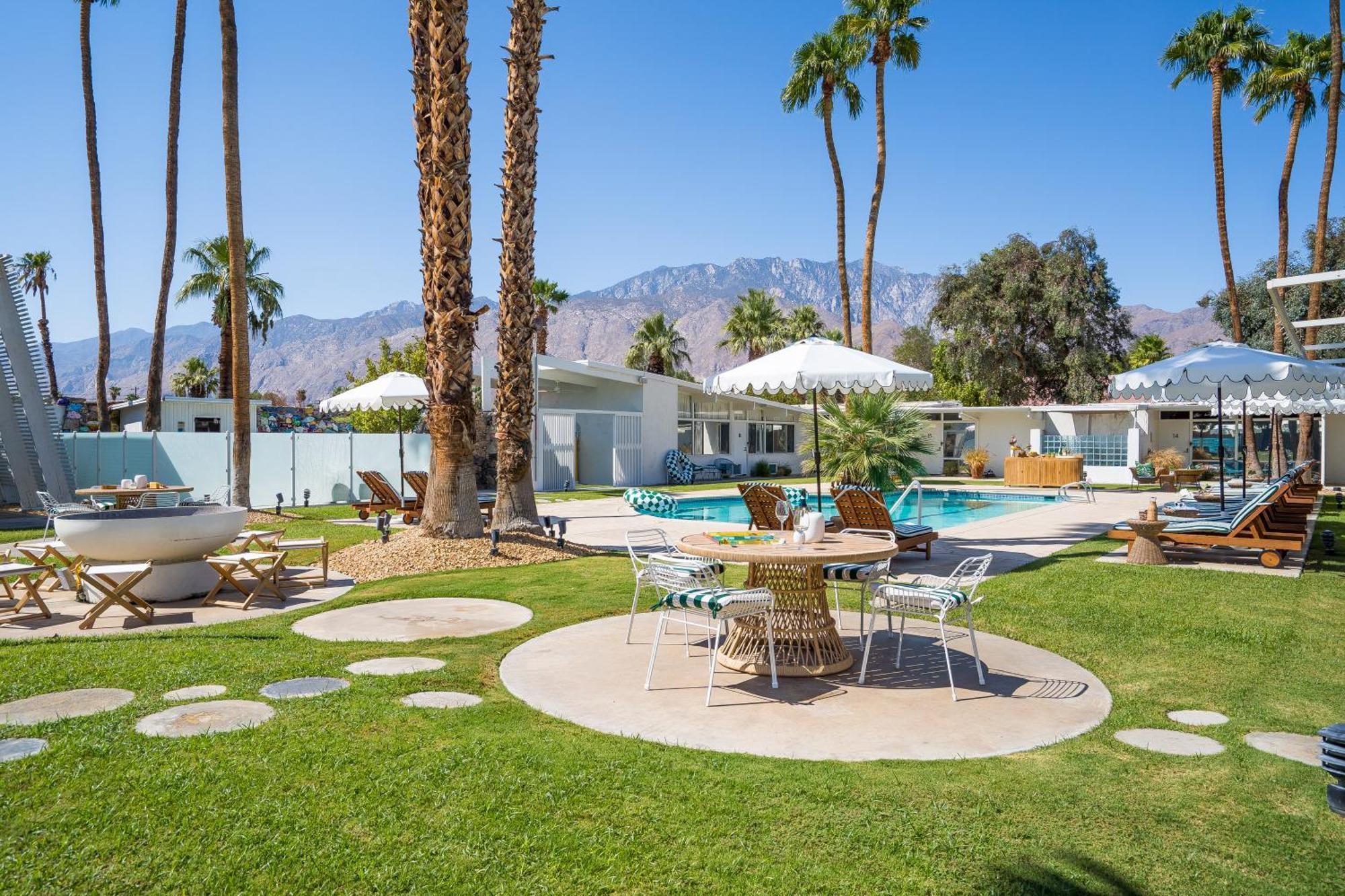 Monkey Tree Hotel By Avantstay Stylish Hotel In Palm Springs W Pool エクステリア 写真