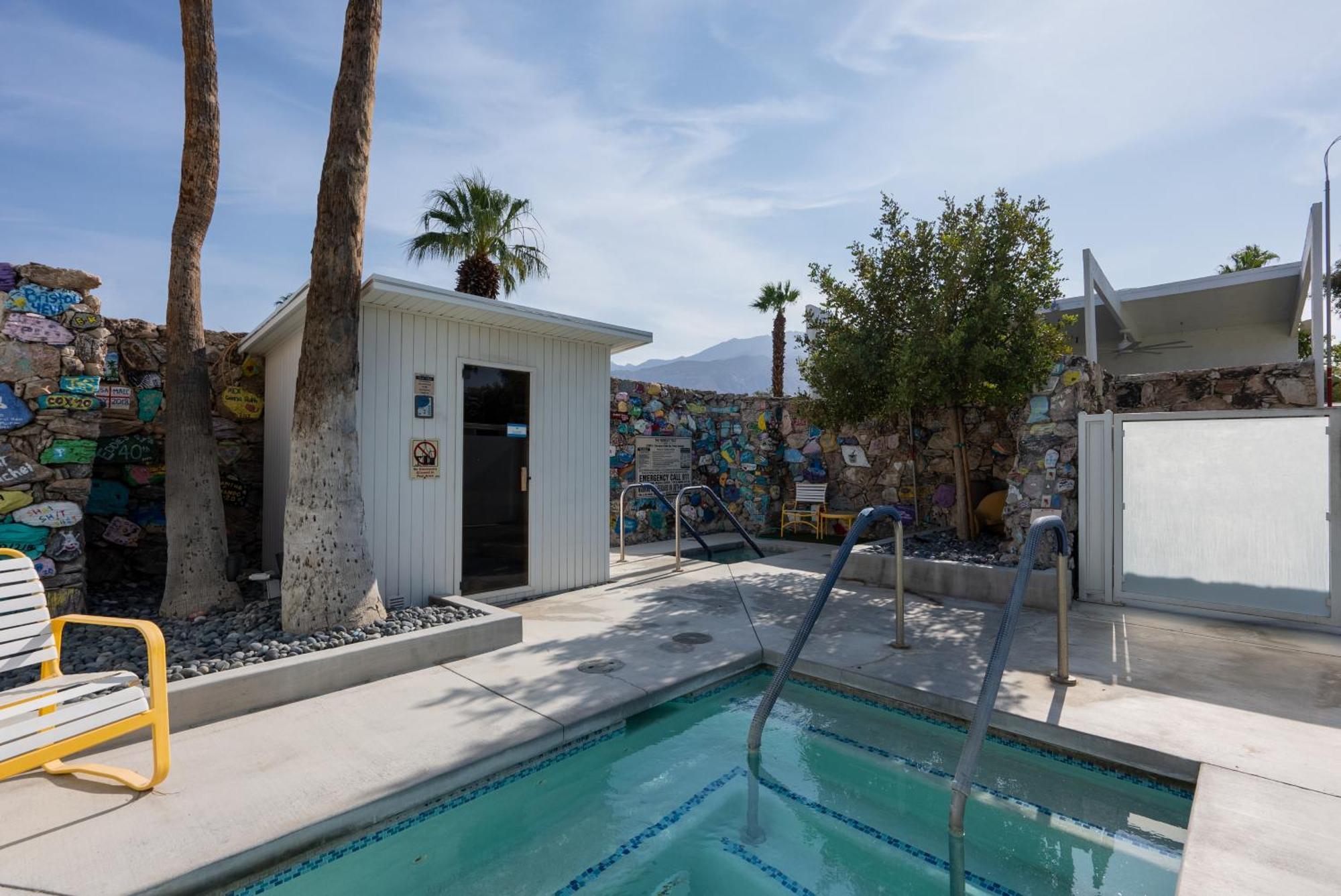 Monkey Tree Hotel By Avantstay Stylish Hotel In Palm Springs W Pool エクステリア 写真