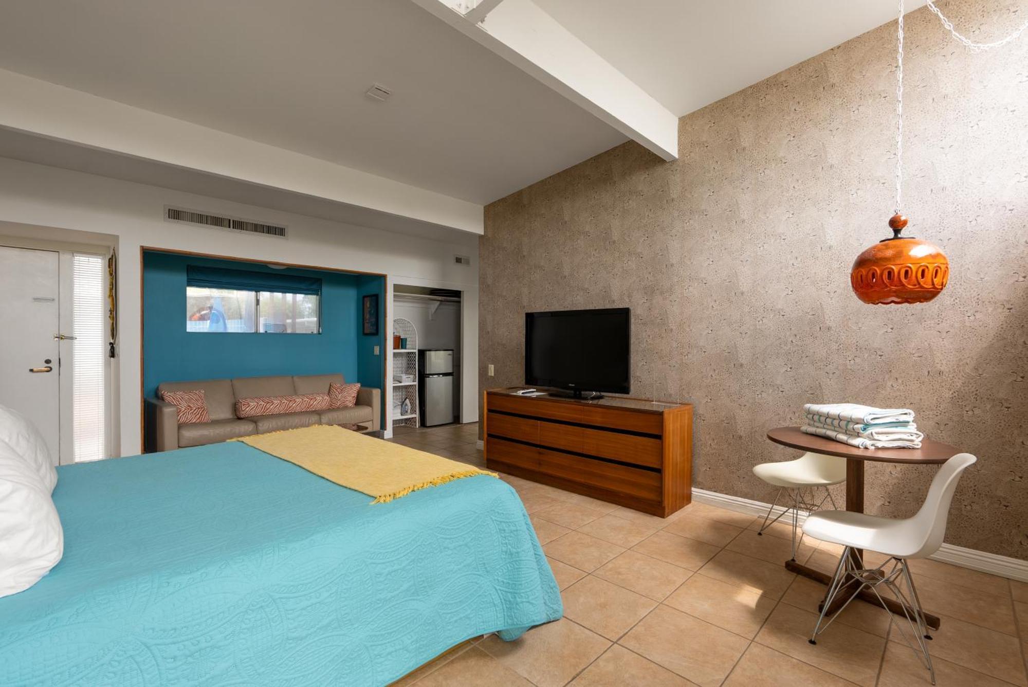 Monkey Tree Hotel By Avantstay Stylish Hotel In Palm Springs W Pool エクステリア 写真