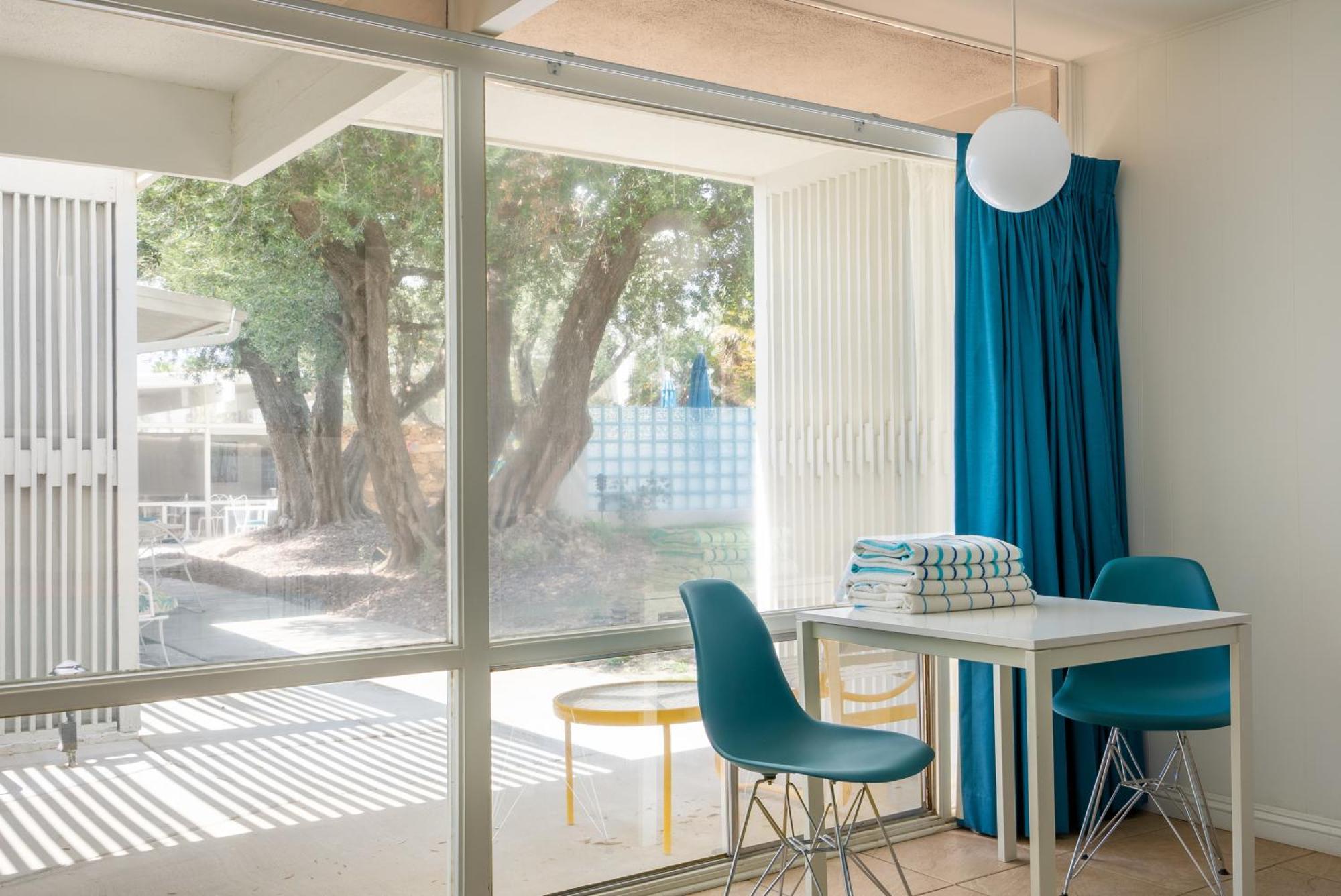 Monkey Tree Hotel By Avantstay Stylish Hotel In Palm Springs W Pool エクステリア 写真