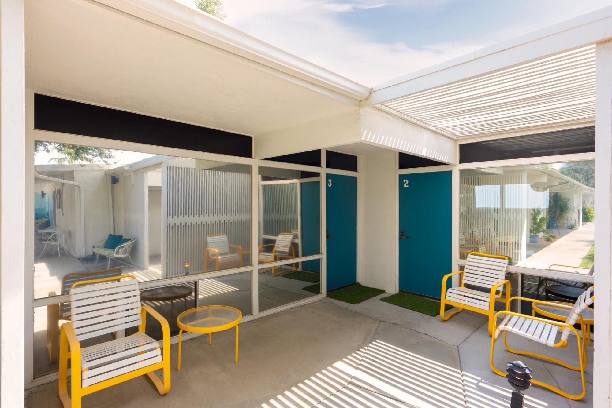 Monkey Tree Hotel By Avantstay Stylish Hotel In Palm Springs W Pool エクステリア 写真