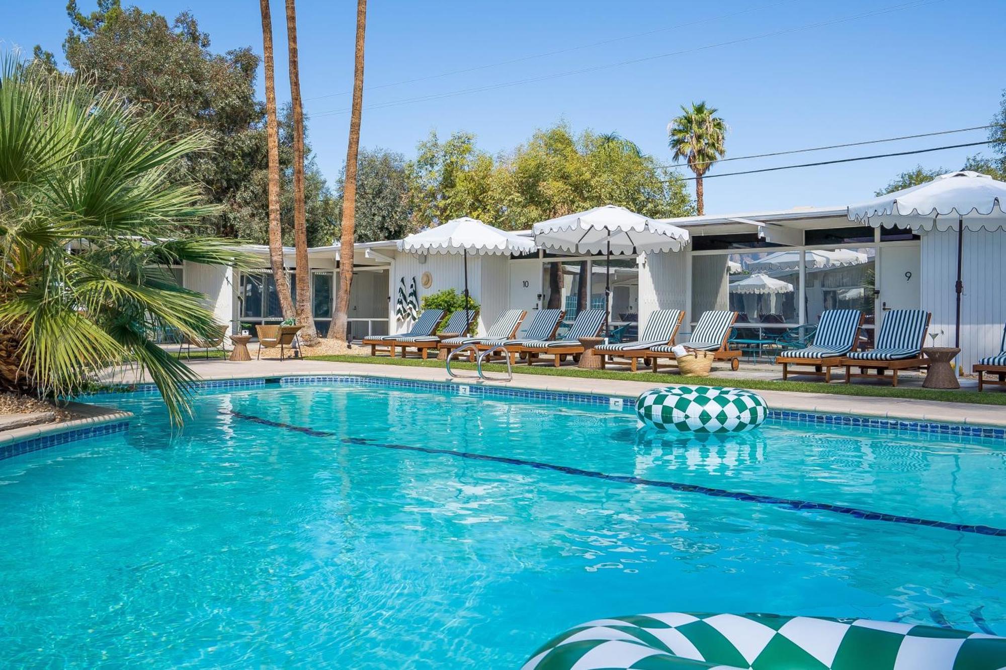Monkey Tree Hotel By Avantstay Stylish Hotel In Palm Springs W Pool エクステリア 写真
