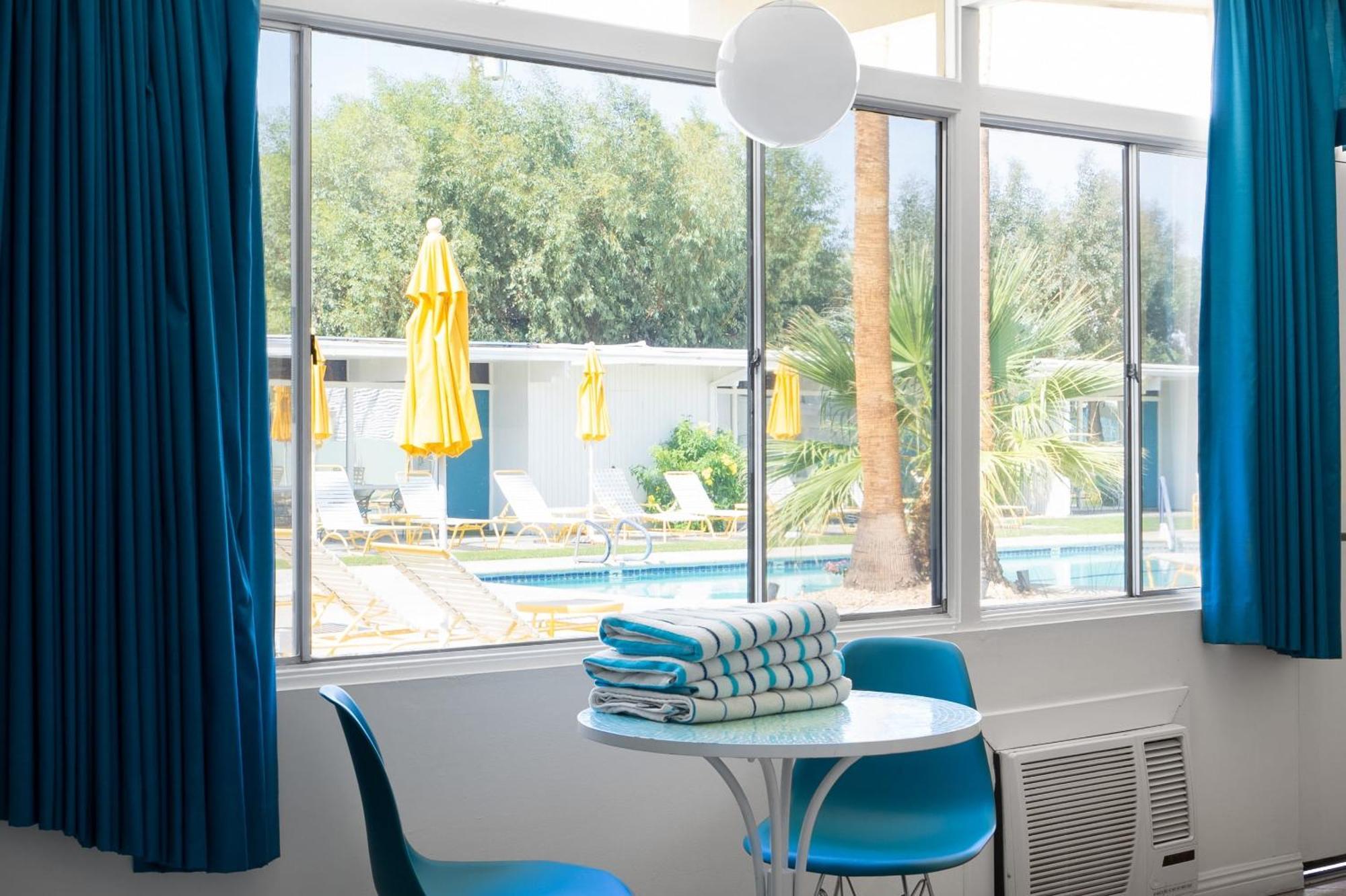 Monkey Tree Hotel By Avantstay Stylish Hotel In Palm Springs W Pool エクステリア 写真