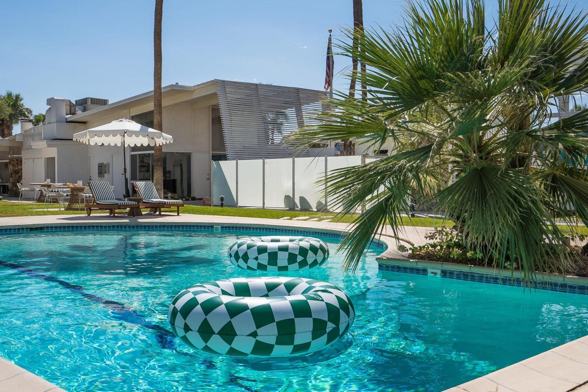 Monkey Tree Hotel By Avantstay Stylish Hotel In Palm Springs W Pool エクステリア 写真