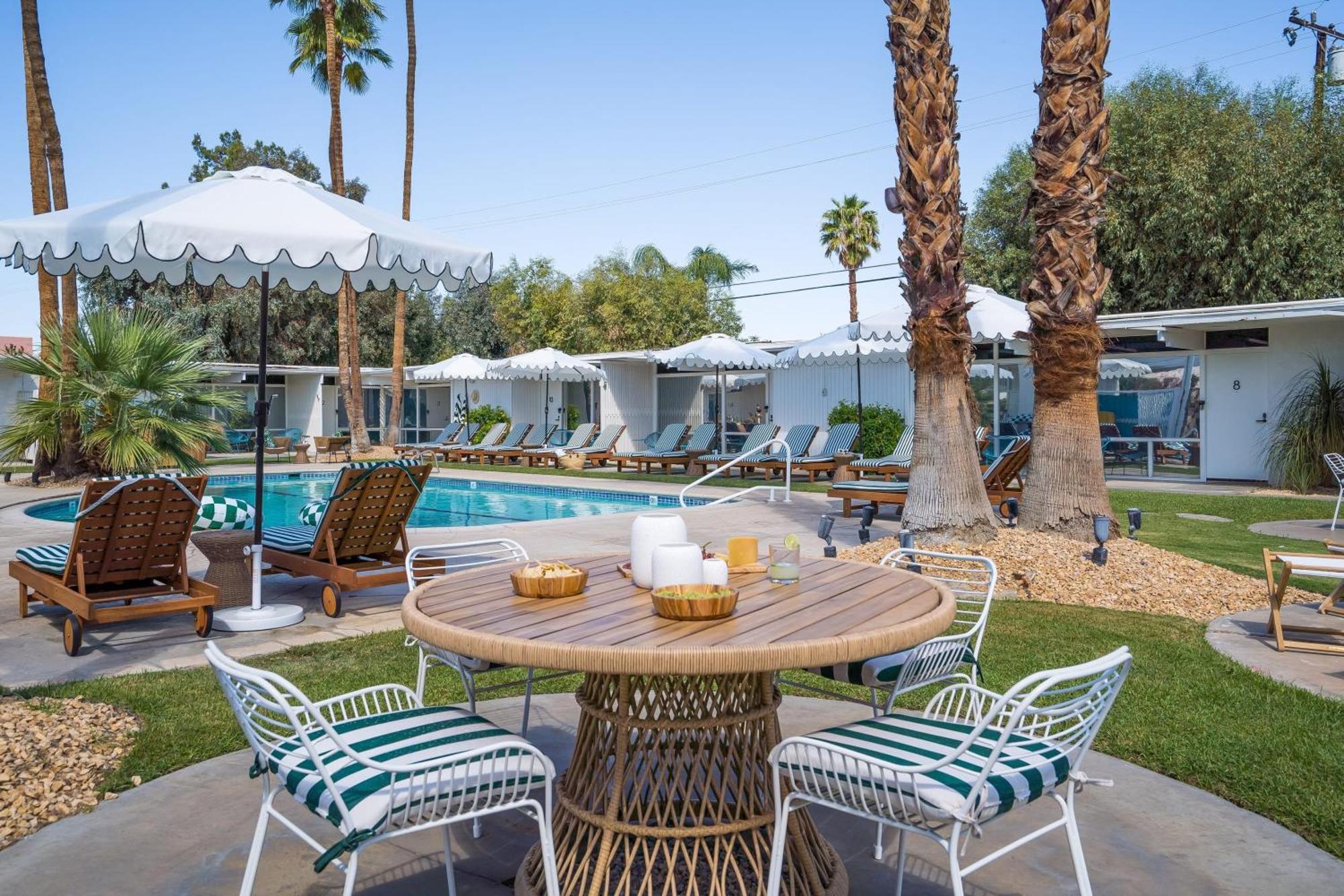 Monkey Tree Hotel By Avantstay Stylish Hotel In Palm Springs W Pool エクステリア 写真