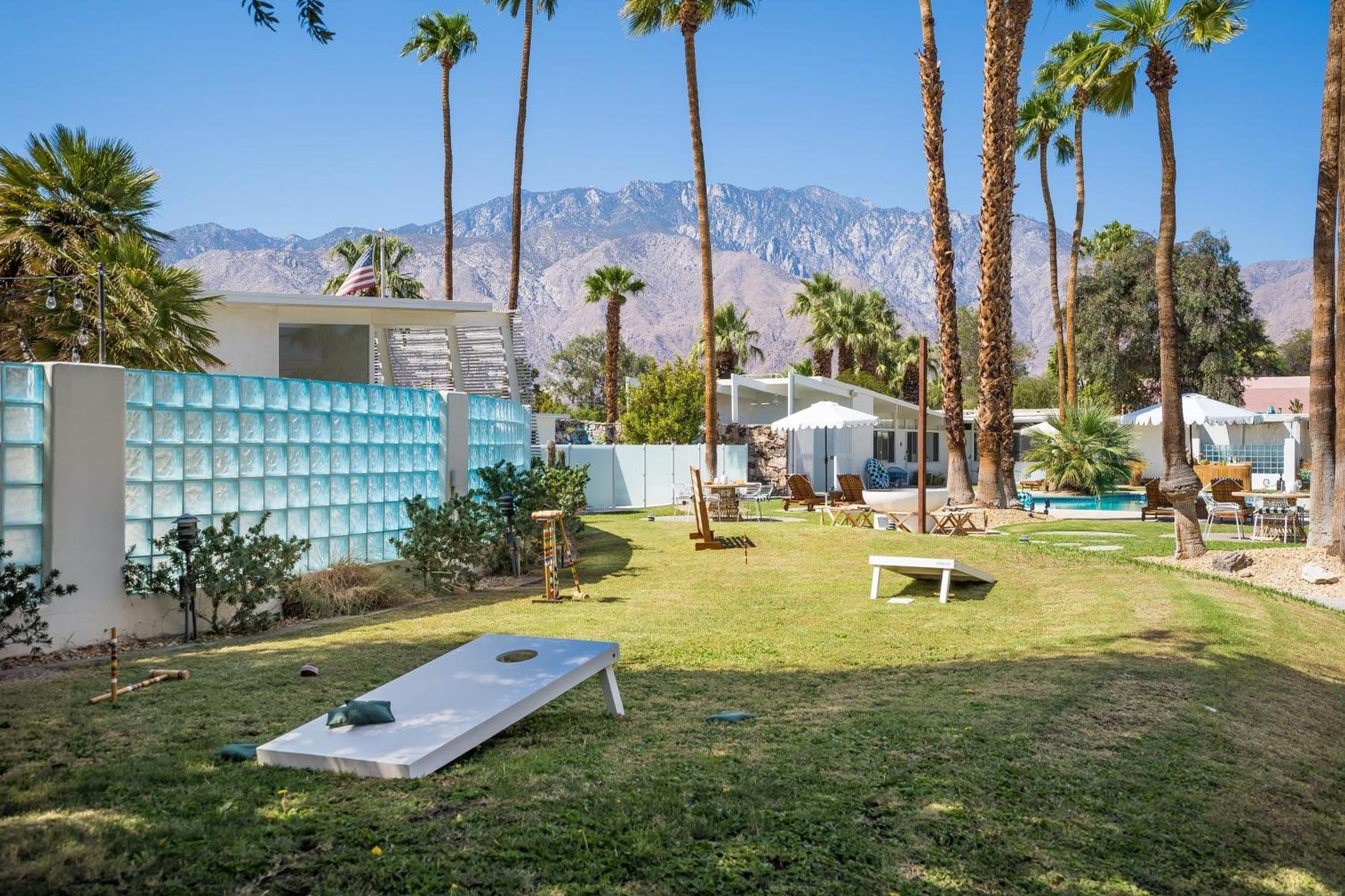 Monkey Tree Hotel By Avantstay Stylish Hotel In Palm Springs W Pool エクステリア 写真