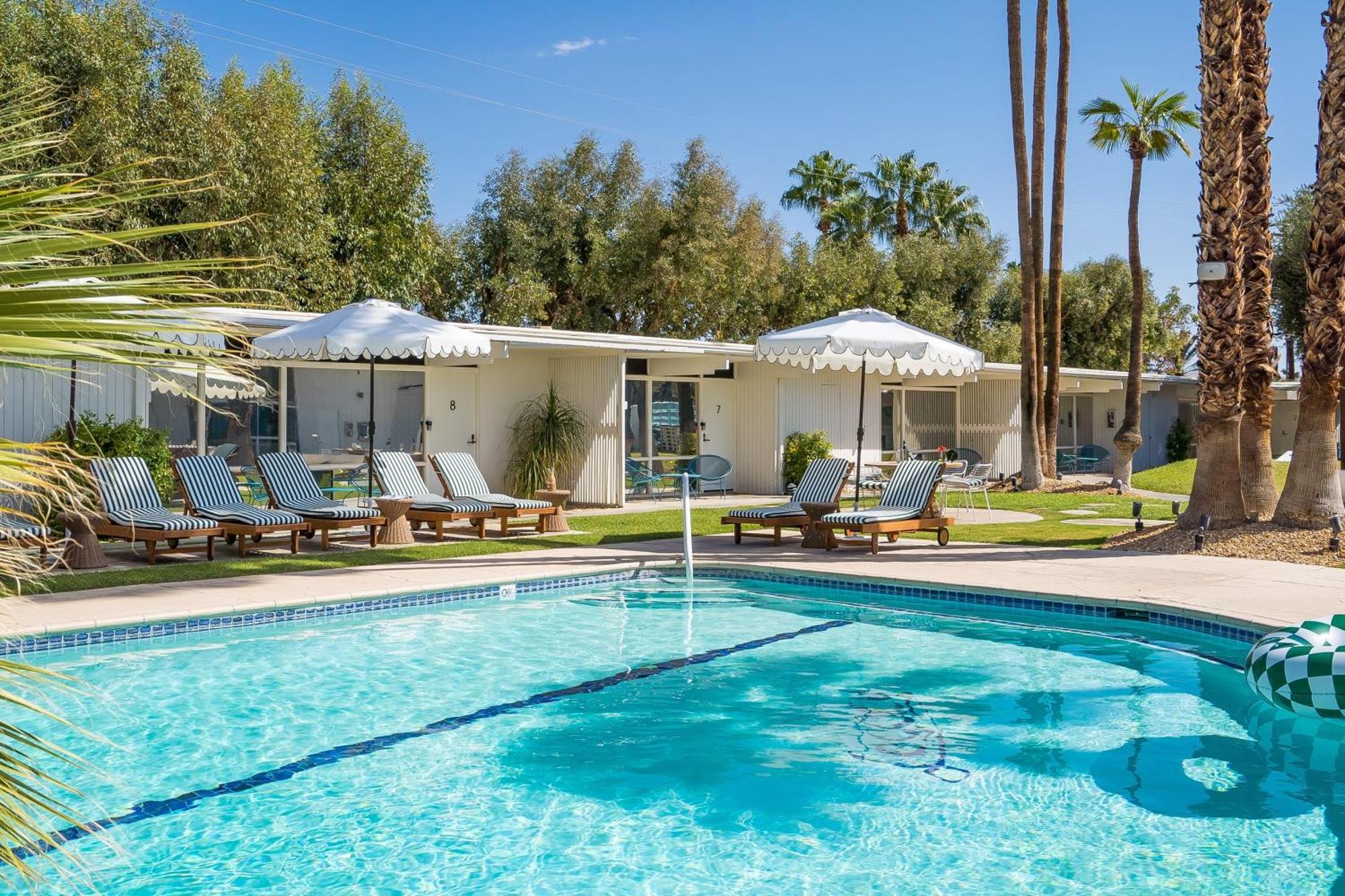 Monkey Tree Hotel By Avantstay Stylish Hotel In Palm Springs W Pool エクステリア 写真
